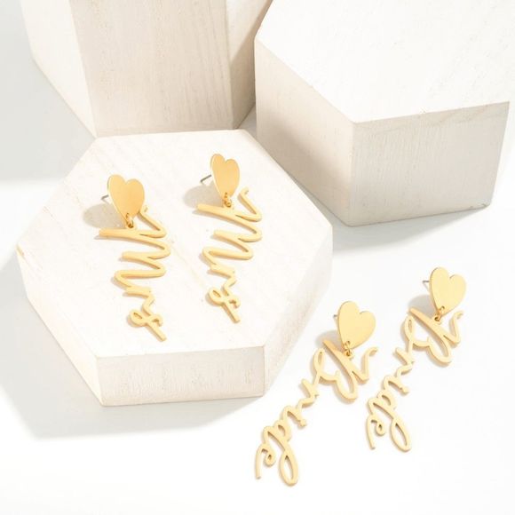 Gold Tone Metal Cursive "BRIDE" Drop Heart Earrings - Picture 2 of 2
